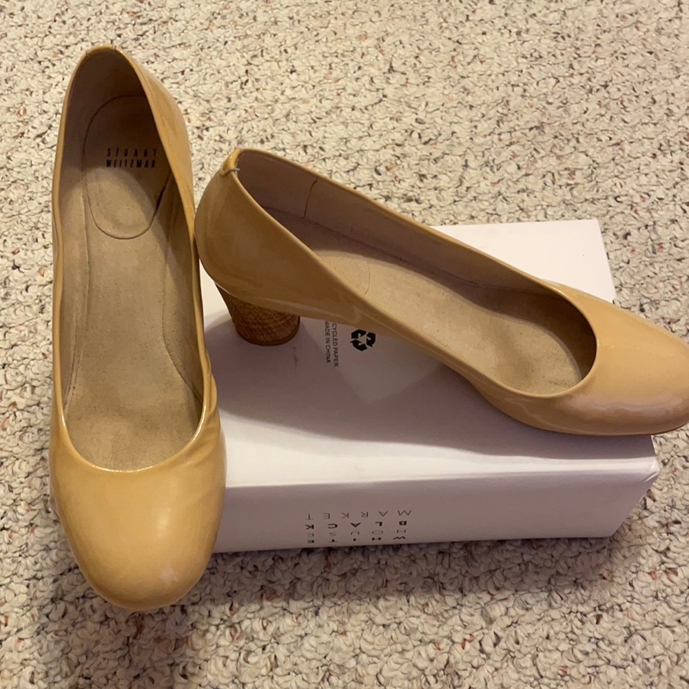 Beautiful neutral color shoe.